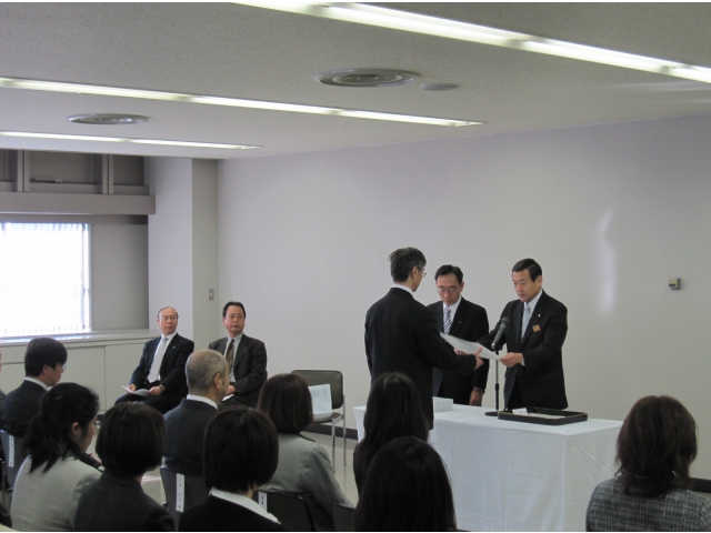 知事表彰受賞者には愛知県健康福祉部長より表彰状が授与されました