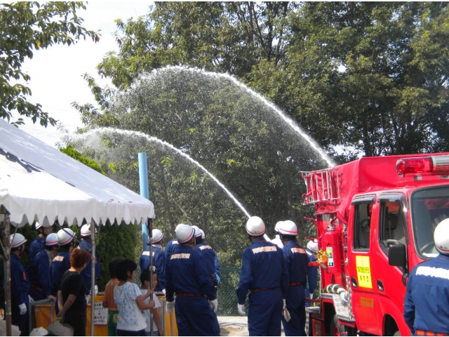 消防団による放水訓練
