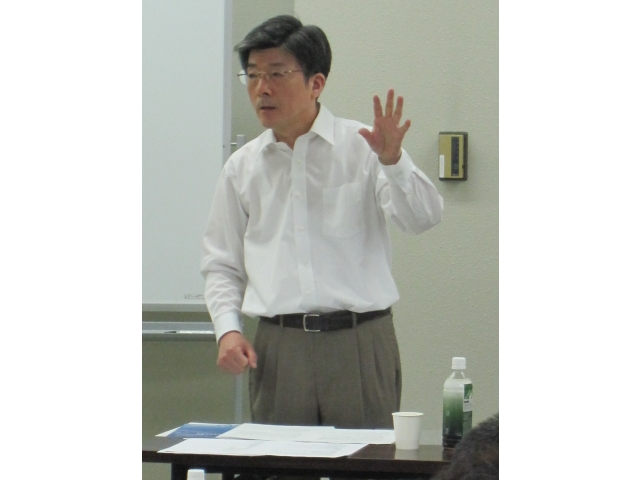 NPO法人の活動内容と身元保証制度の重要性を語る小笠原専務理事