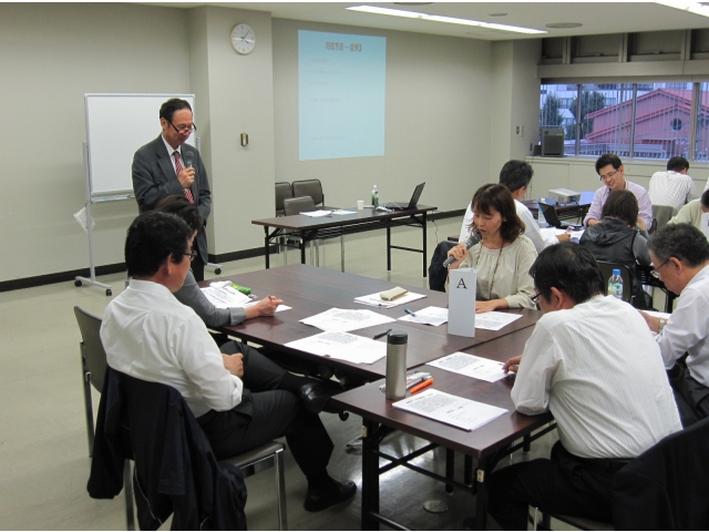 グループワークで積極的に意見交換を実施する受講者