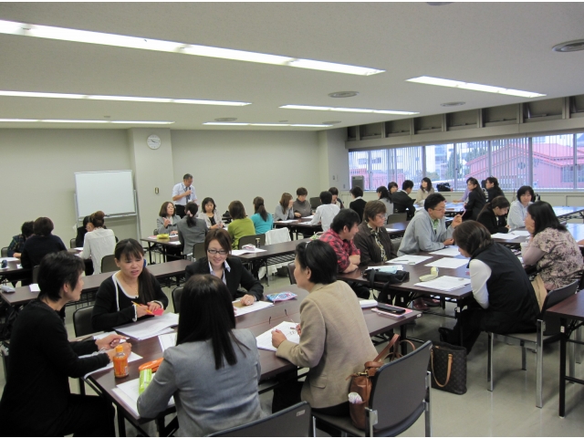 グループワークを通してコミュニケーションを体験しました