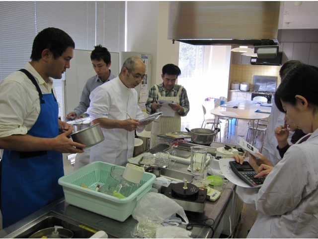 包丁を電卓に、フライパンをメモに持ち替えます