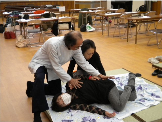 具体的な動きを塩之谷訓練課長が個別に指導してくださいました