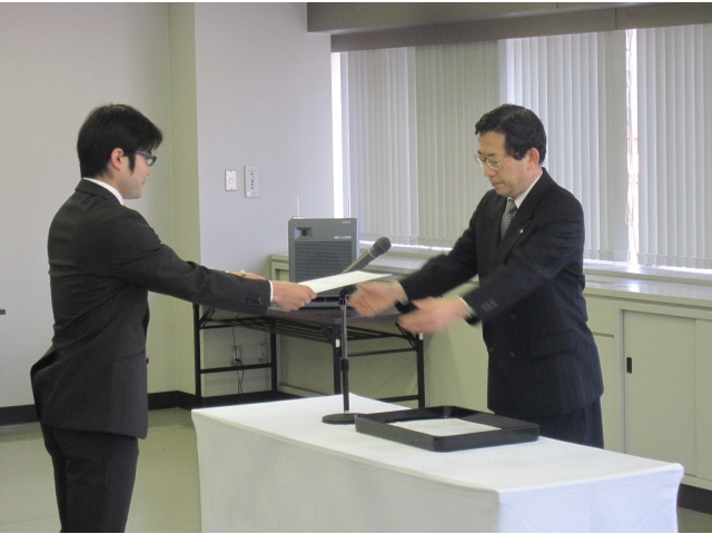 理事長がひとりずつ激励