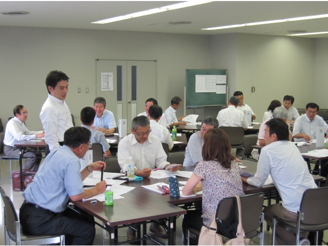 自身の職場に照らし合わせて積極的にグループワークを行いました