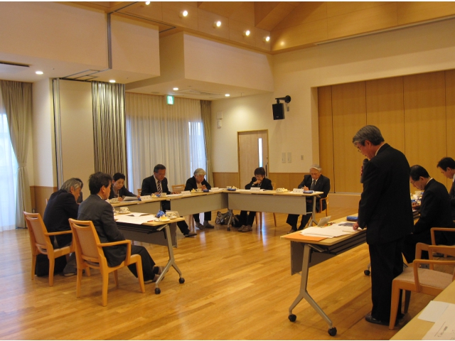 岡崎苑長による概要説明