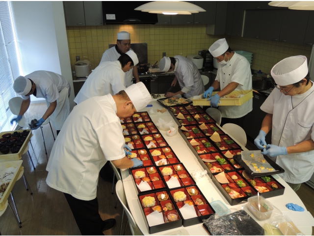 7人のチームワークは全ての業務で真似をしたいものです