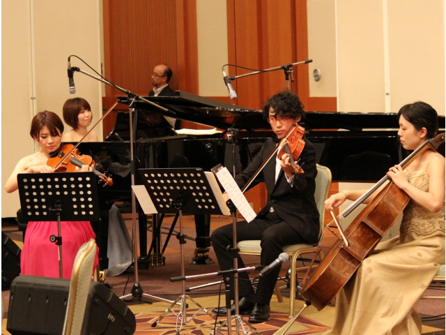 ピアノ四重奏による生演奏