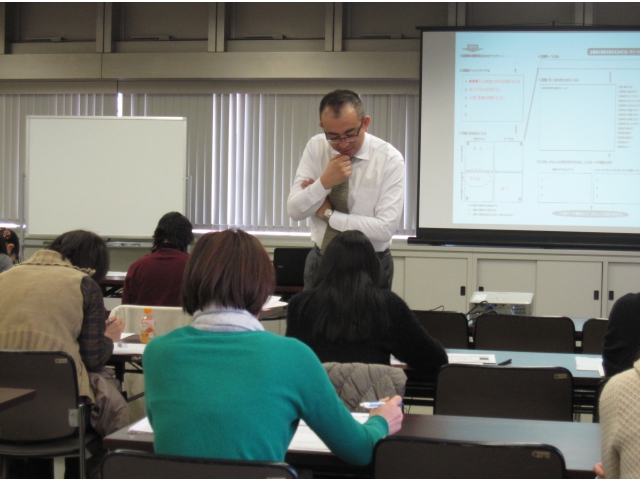 受講者一人ひとりにじっくり考えることを促します