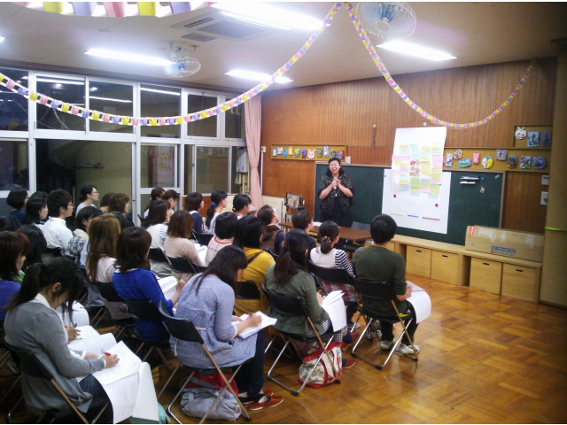 熱心に耳を傾けます