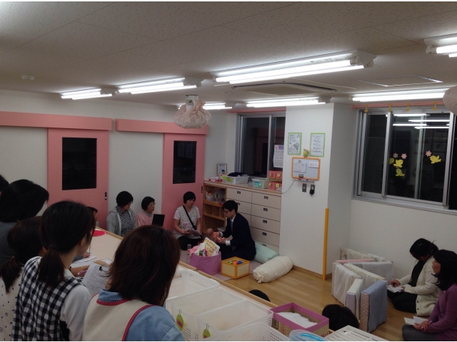 実際の保育室で学びます