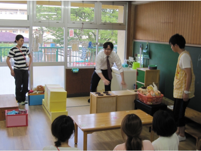 配置を変え、仕切ることであそびの空間が生まれます。