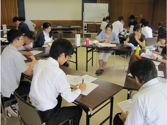 持ち寄った事例を紹介しました