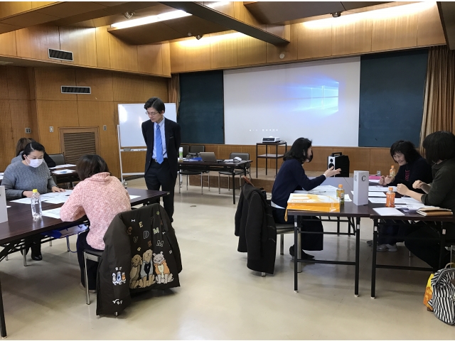 グループで相談しながらプランを作成中です。