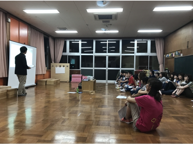 動画の説明をお聞きしています。