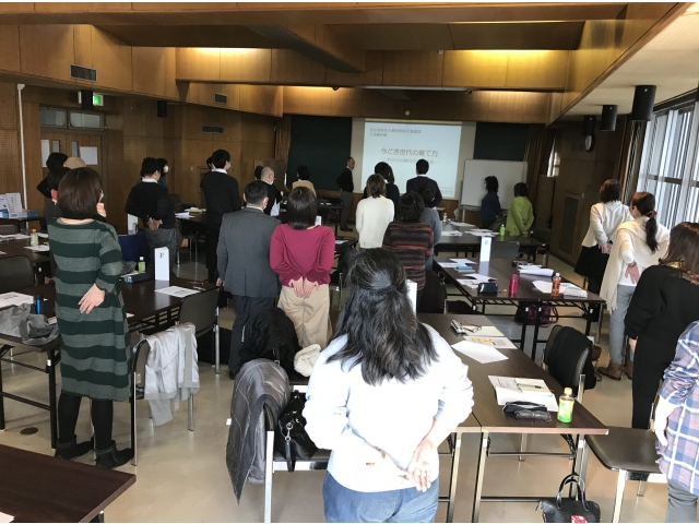 ウォーミングアップに腰痛予防体操を教わりました