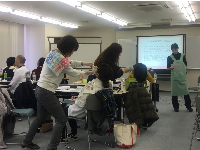 最も嚥下しやすいのは、体が水平に対して、30度の姿勢だそうです