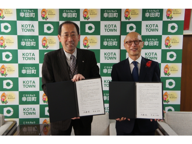 正面左側から成瀬町長と青栁理事長