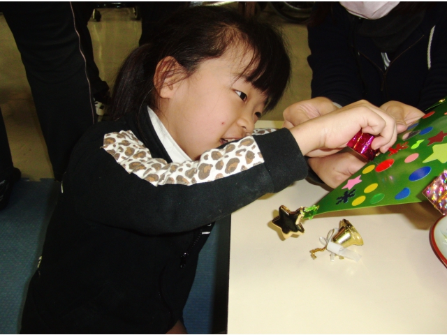 がんばって、たくさんのシールを貼っています！