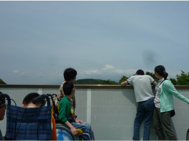 みんなで富士山を眺めました