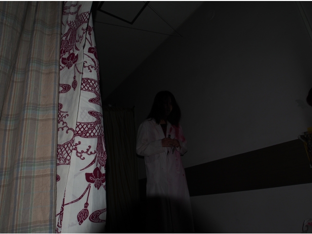 死角にいるんです！彼女が……。