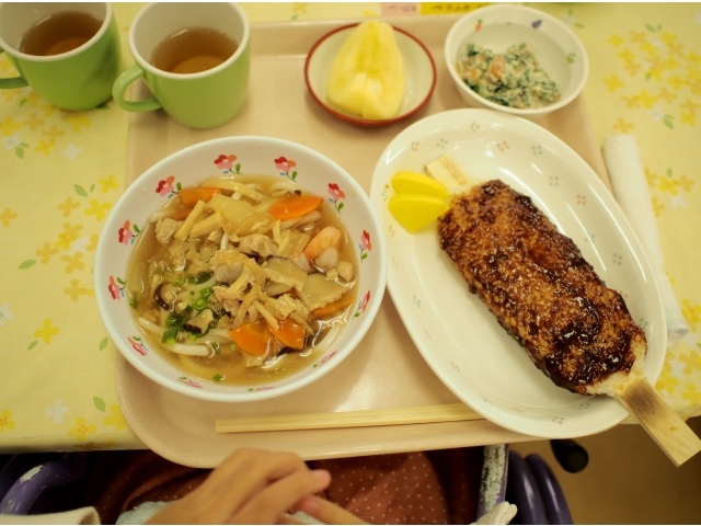 昼食として子どもたちと職員に提供しました。