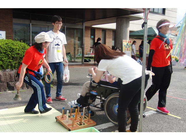 子どもたちに大人気の輪投げ