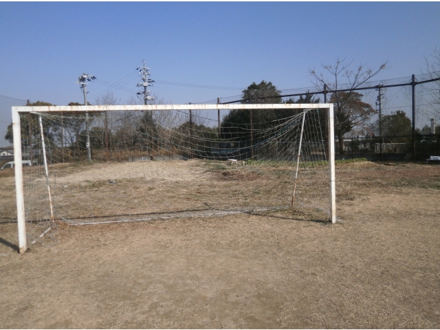 ゴールポストの奥にあるものは？