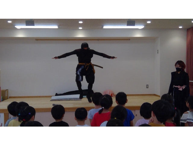 皆で真似をして、忍術の学び。