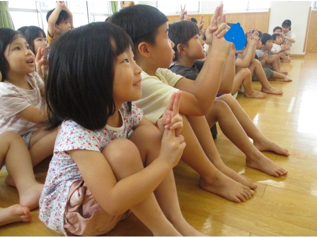 忍者流の挨拶　手の組み方、分かるかな？