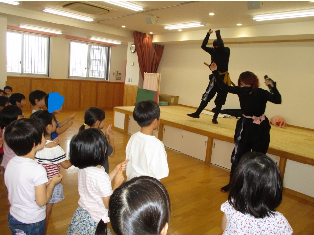 さあ、忍者体操の始まりでござる。