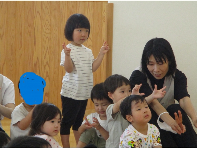 ポーズを真似する子もいました