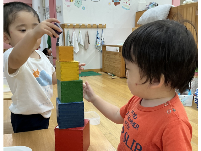 どれだけ高く積めるかな？