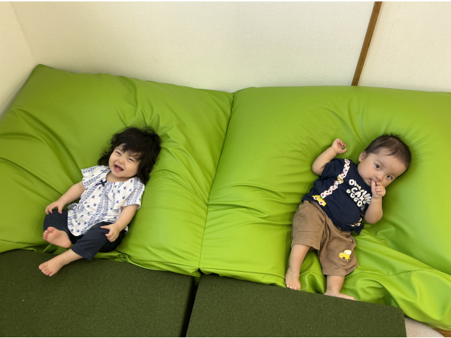 2人で仲良くごろ～んまったりタイムです♪