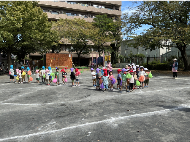 ポンポン持って！