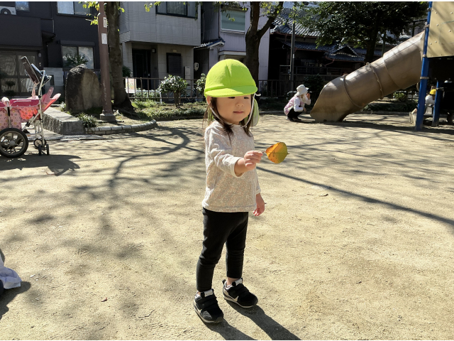 黄色の葉っぱ見つけたよ～