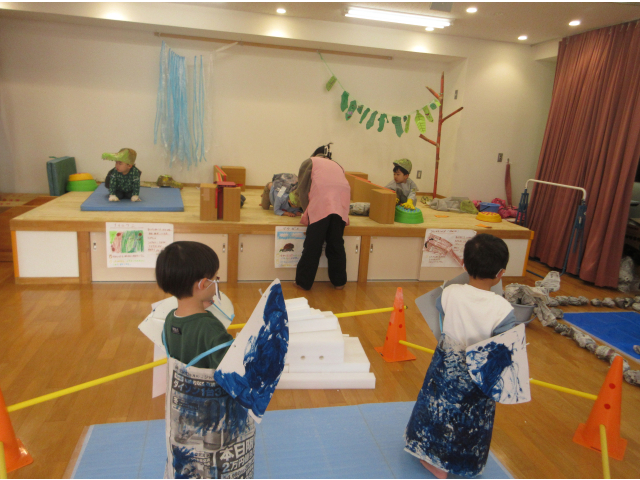 ペンギン歩きの練習中