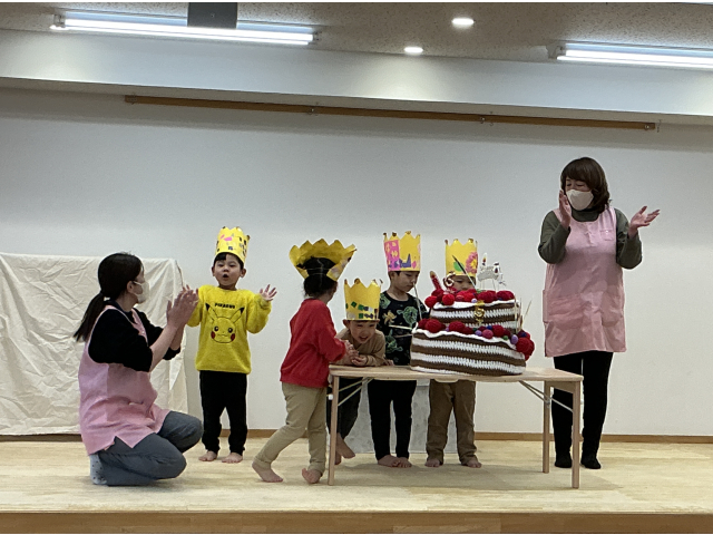 大きなケーキでお祝いしました