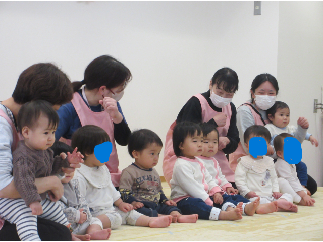 ０歳児わらべうた「おちょず」「キャーロノメダマ」