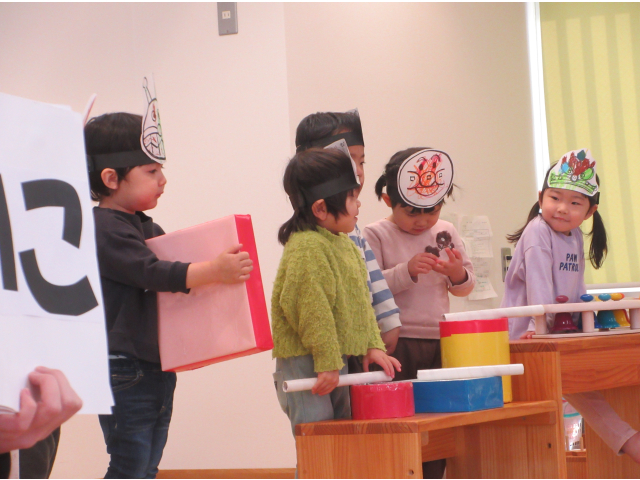 ２歳児劇遊び「おもちゃのチャチャチャ」