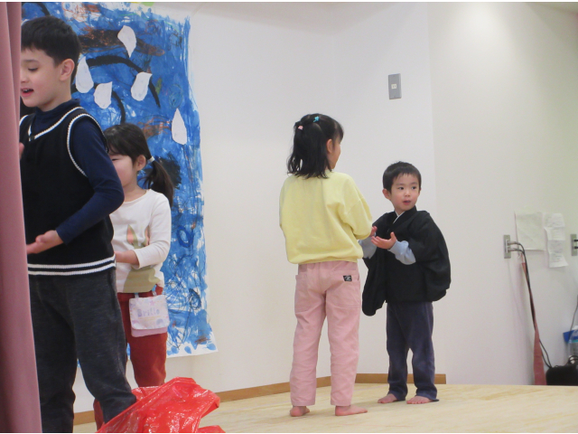 3～5歳児（赤）劇遊び「めっきらもっきらどーんどん」