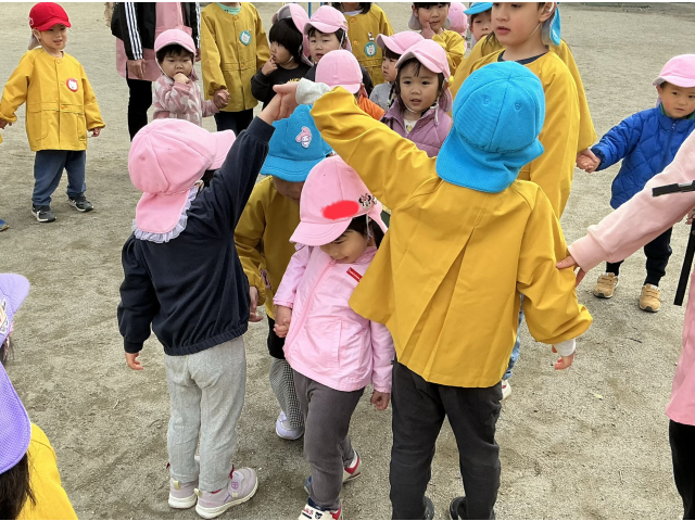 園でもやっているわらべうたを全員で楽しみました