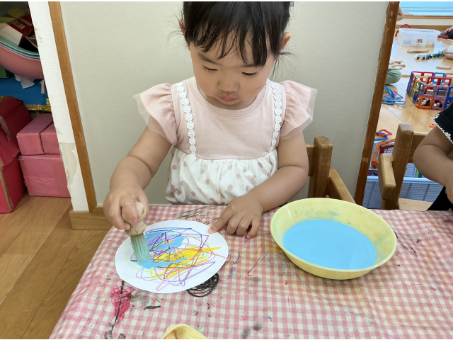 はじき絵をしました
