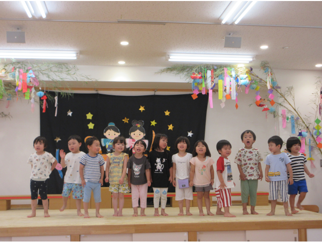 ３歳児すみれ組「さんぽ」