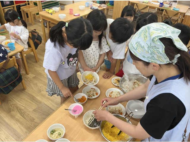 幼児さんは、自分で盛り付けたよ