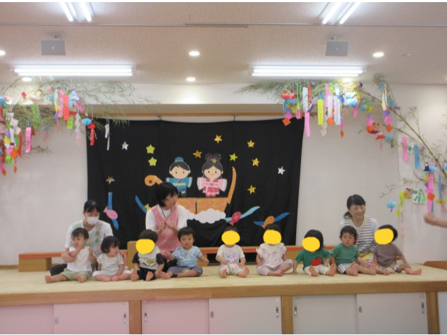 １歳児もも組さん「ぎっこばっこひけば」