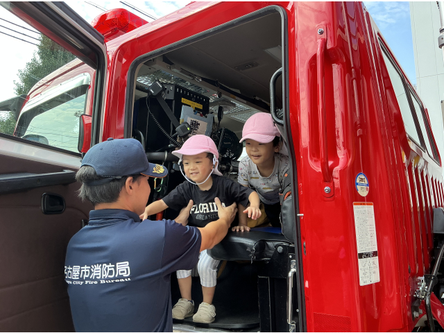 消防車の中に乗せてもらったよ！