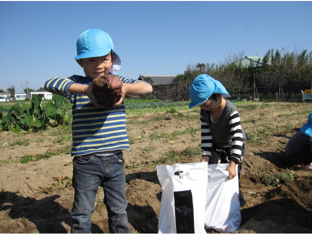 袋の中を見てにんまり！
