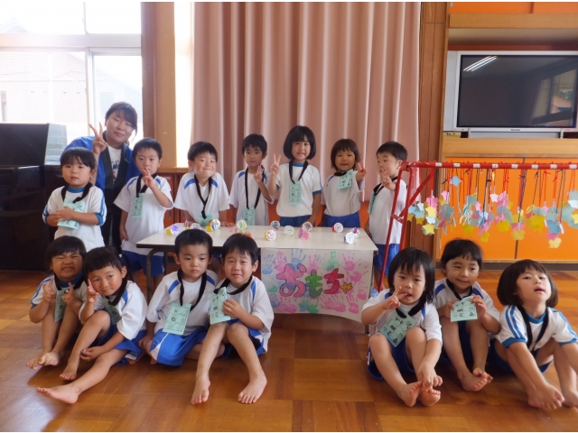 たんぽぽ組　ネックレス、腕輪やさん　準備ＯＫ♡