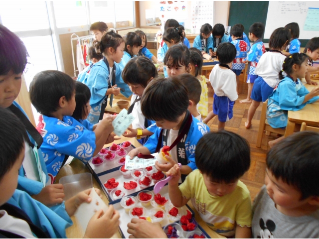 “どのゼリーに
　　　　しようかな～”
